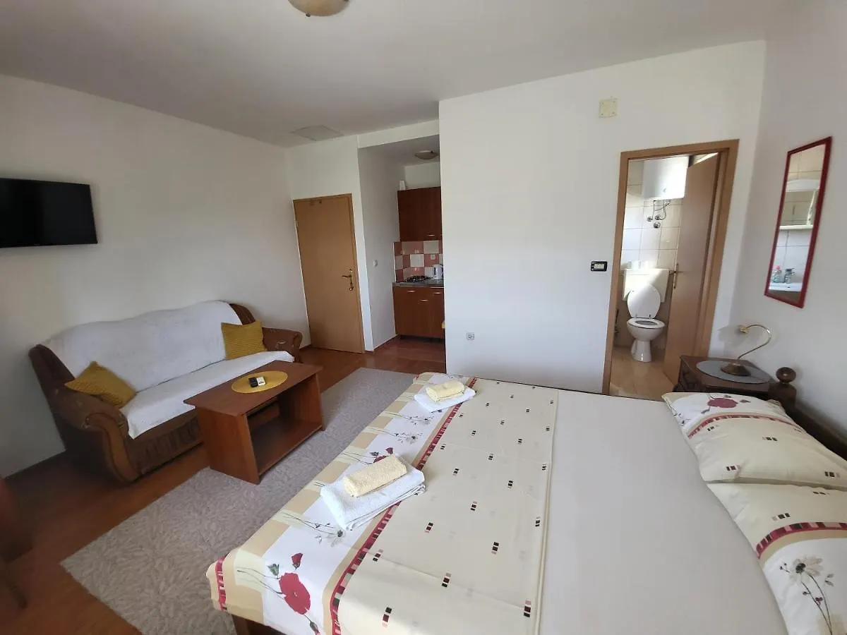 Guest house Apartmani Udovicic Trogir
